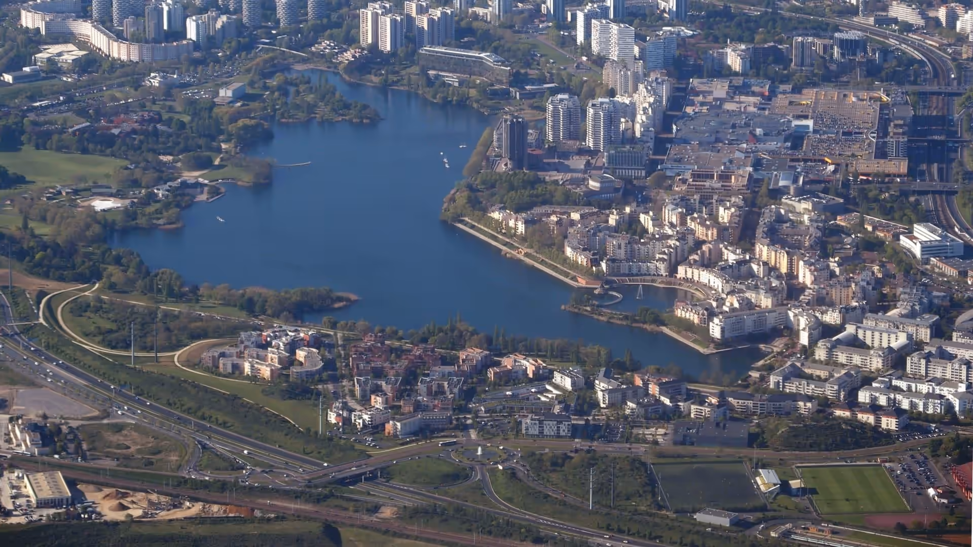 Creteil (94) — vue aerienne du lac
