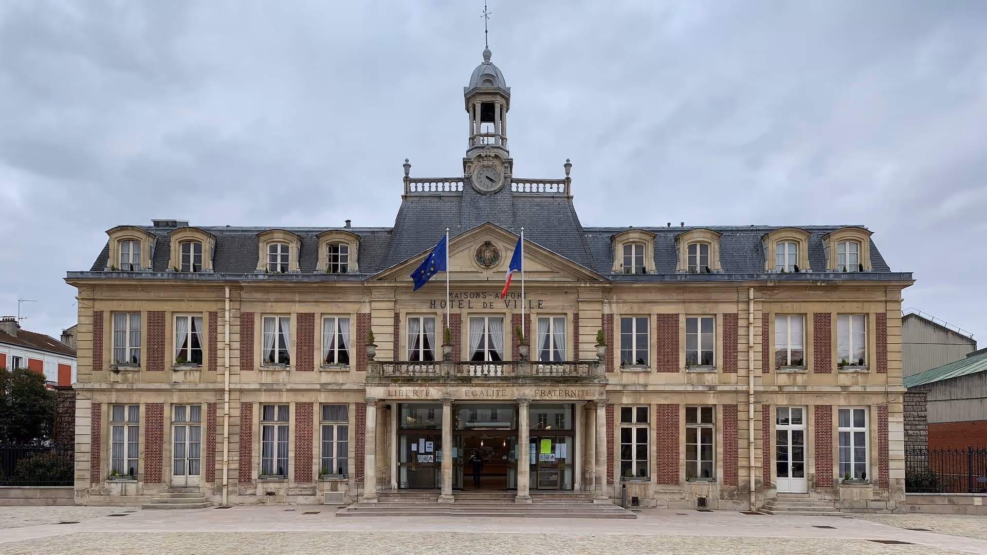 Maisons-Alfort (94) — hotel de ville