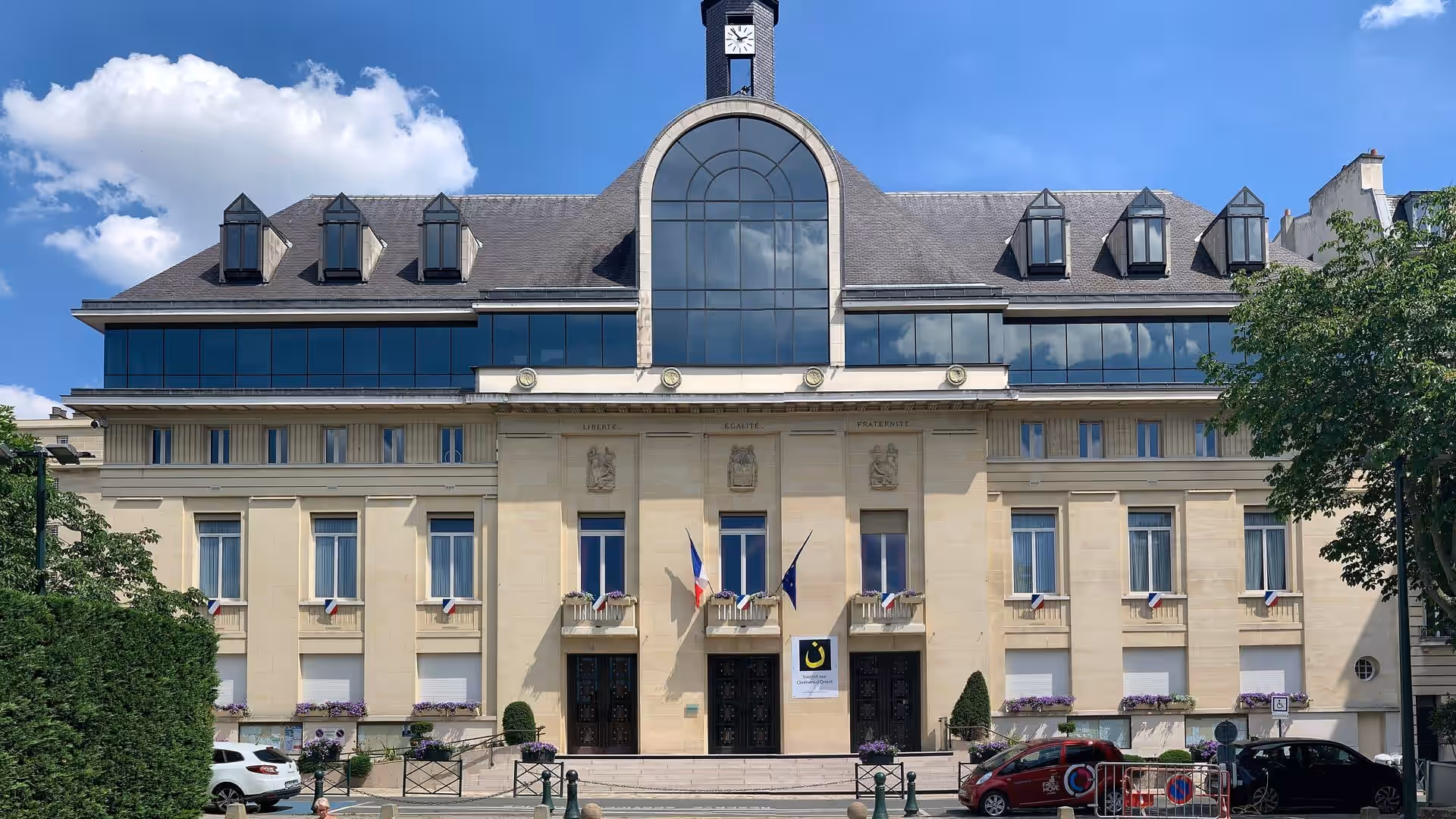 Saint-Mande (94) — hotel de ville