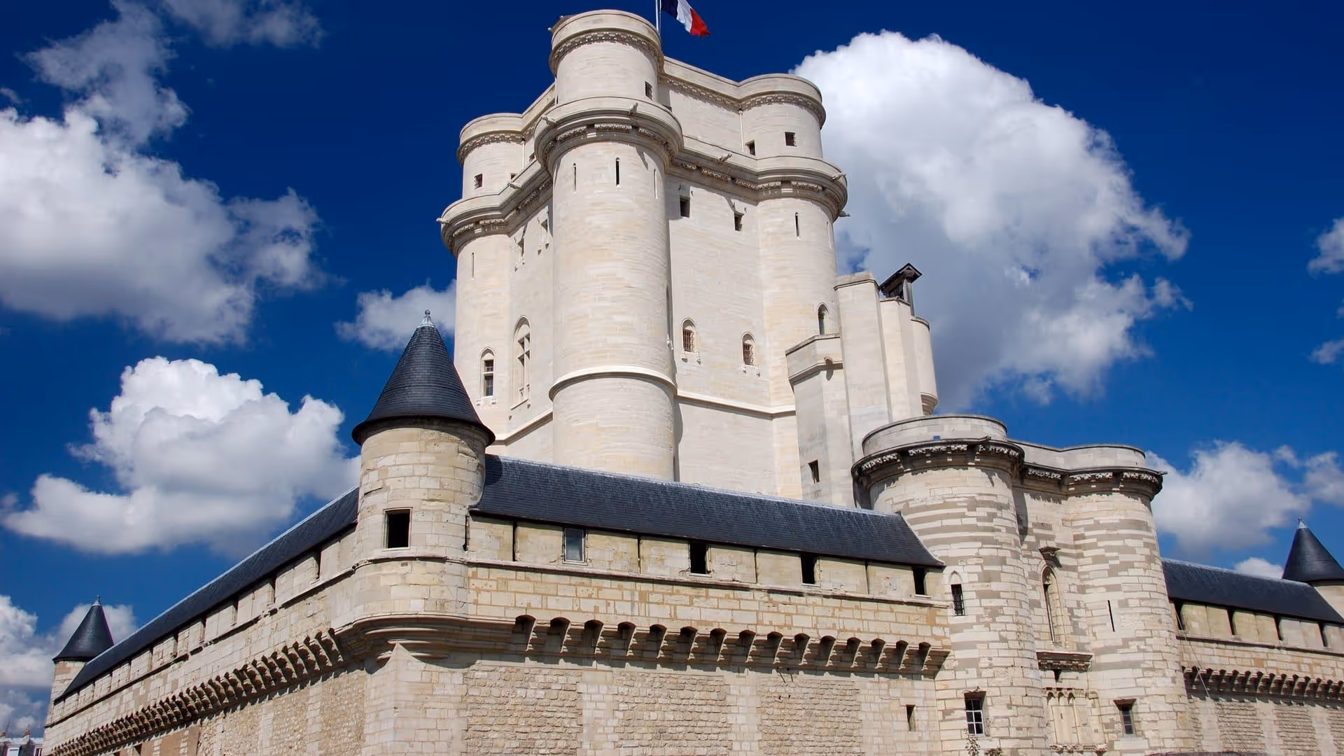 Vincennes (94) — chateau et avenue de Paris