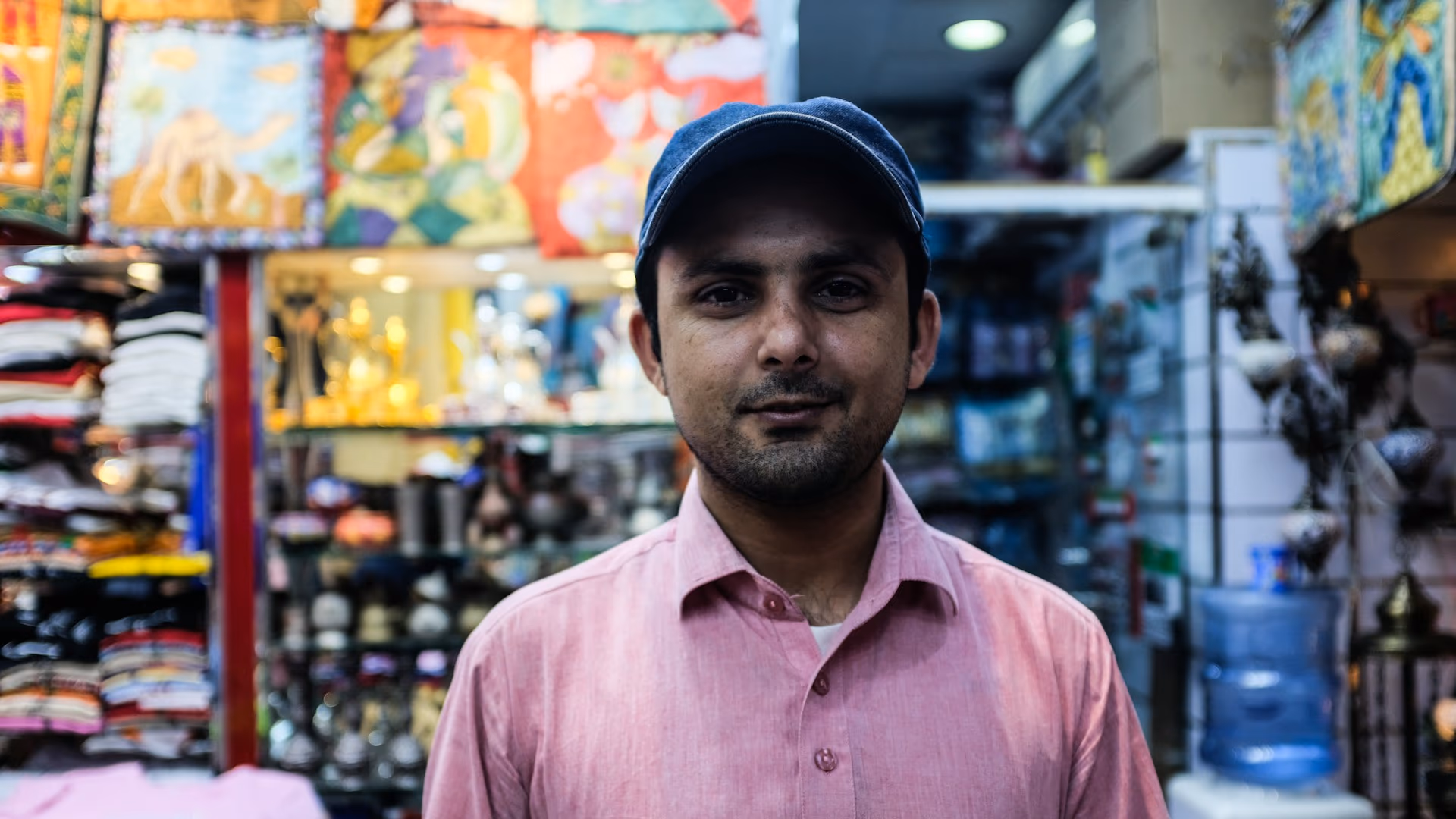Artisan dans sa boutique — multirisque pro MRP commerce et atelier